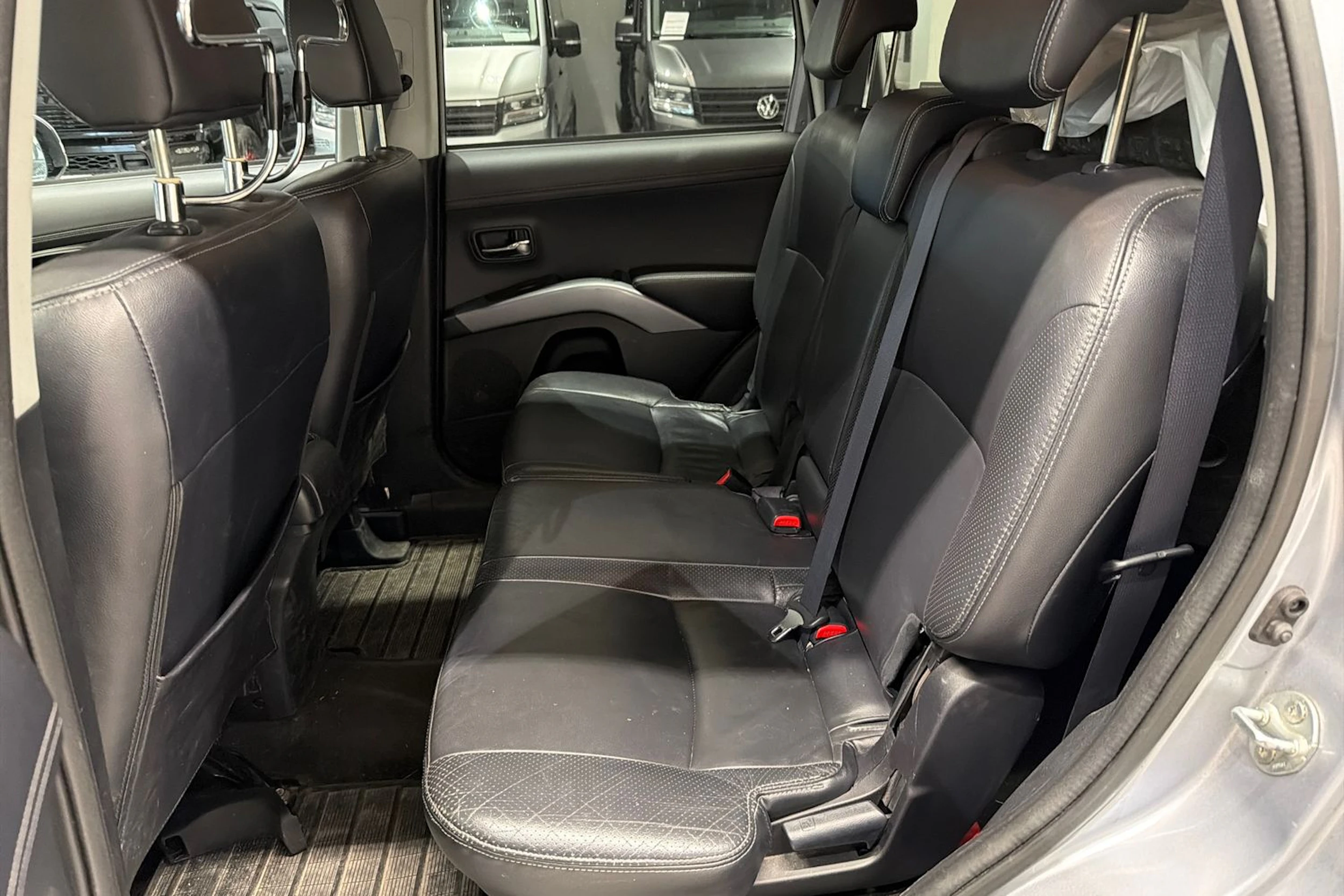 Harmaa Mitsubishi Outlander 2011 kuva 20.