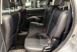 Harmaa Mitsubishi Outlander 2011 kuva 20.