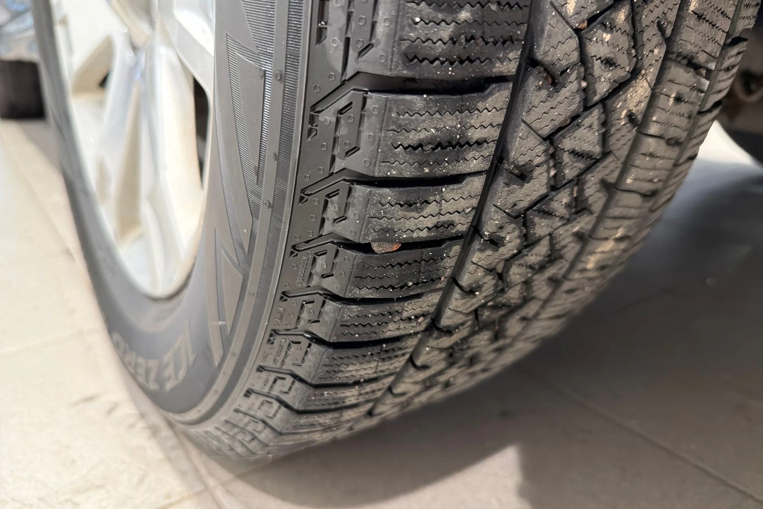 Harmaa Mitsubishi Outlander 2011 kuva 23.