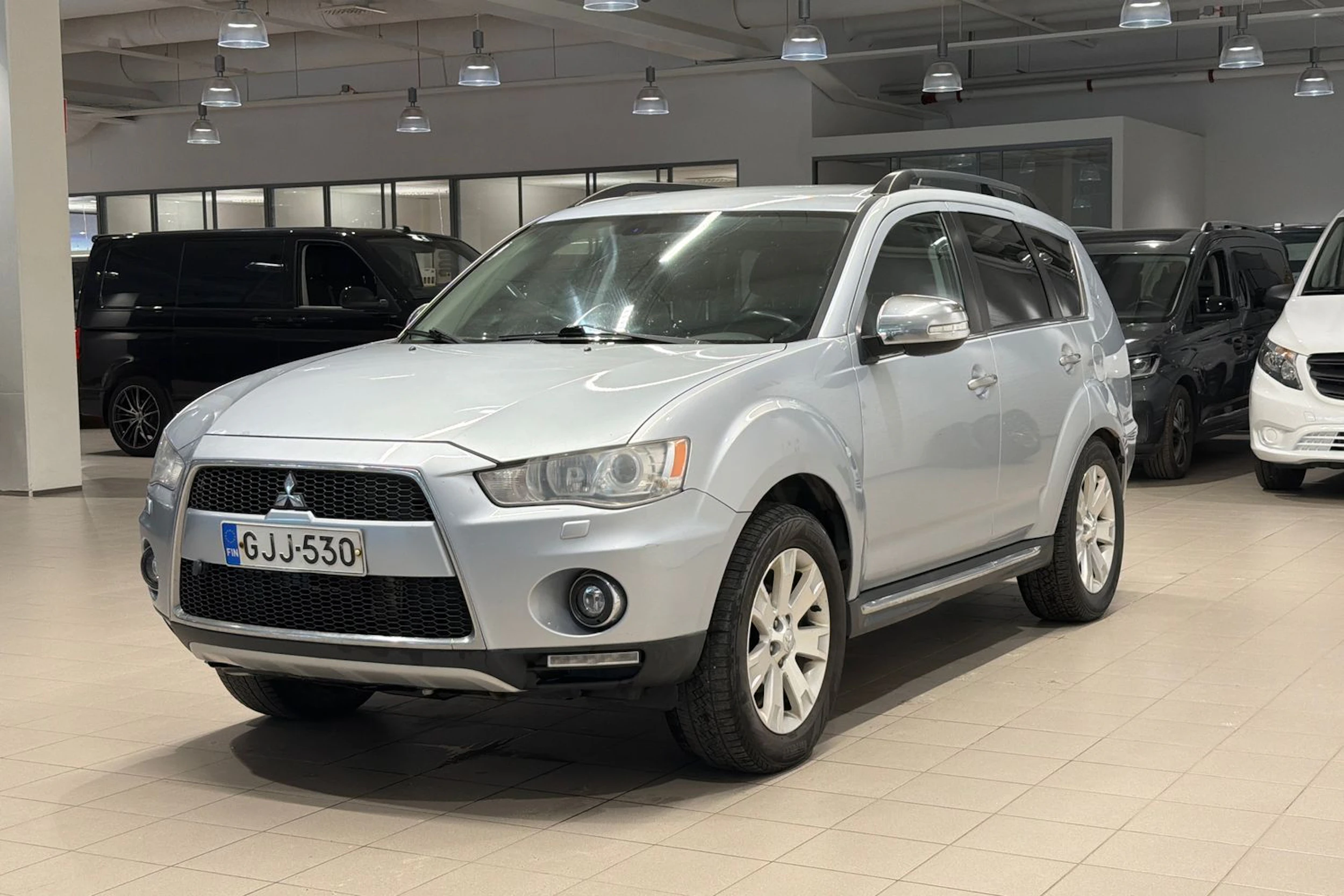 Harmaa Mitsubishi Outlander 2011 kuva 28.