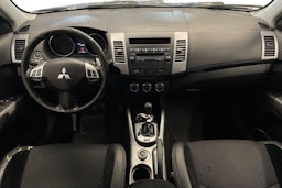 Ruskea (beige) Mitsubishi Outlander 2012 kuva 9.