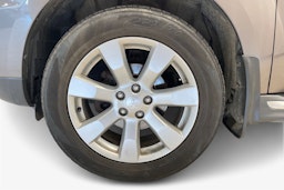 Ruskea (beige) Mitsubishi Outlander 2012 kuva 11.