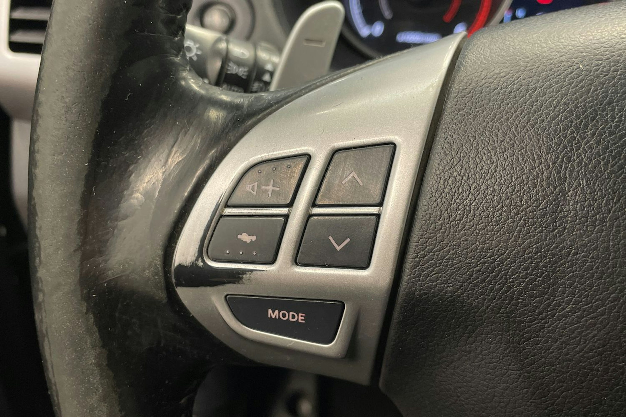 Ruskea (beige) Mitsubishi Outlander 2012 kuva 16.