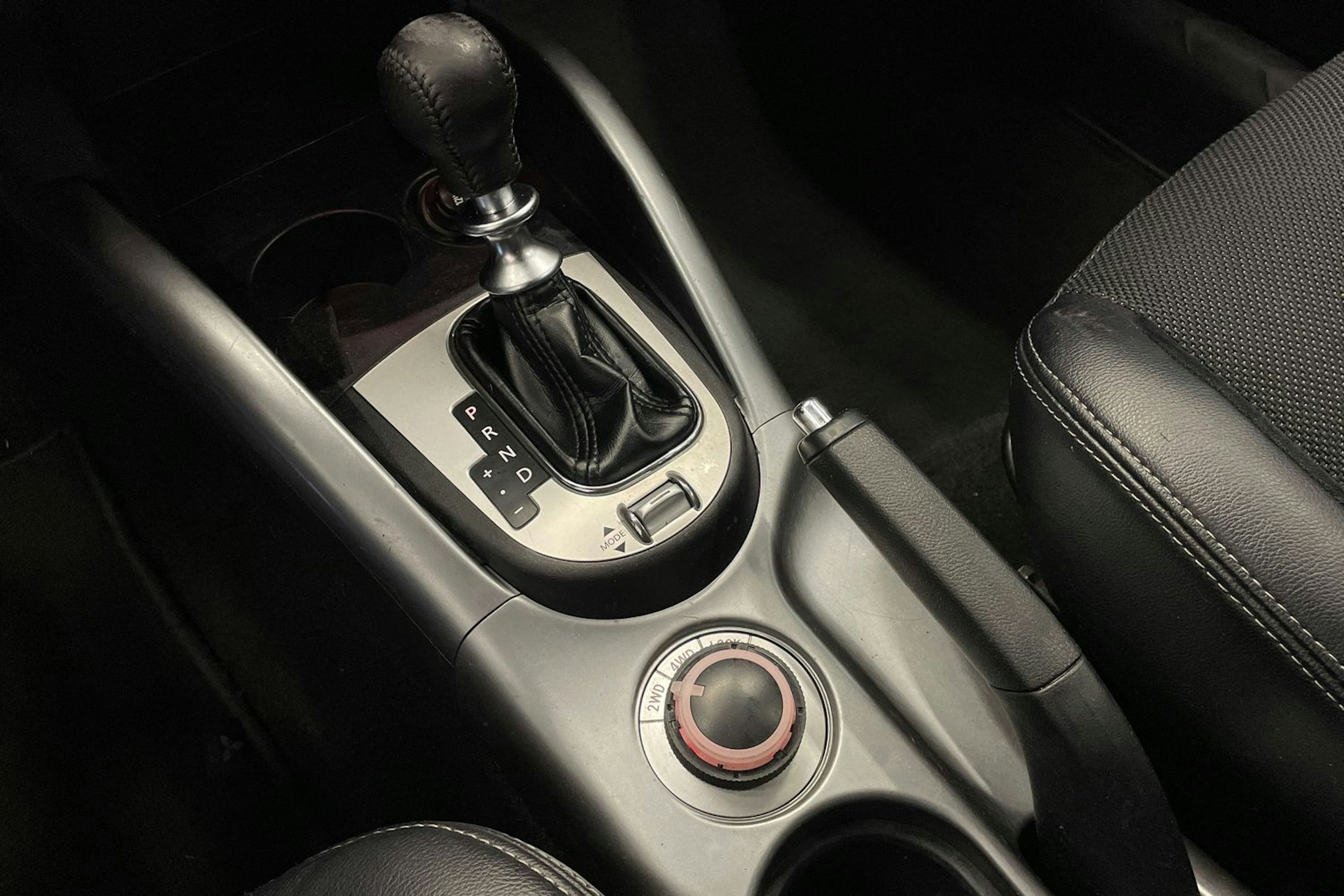 Ruskea (beige) Mitsubishi Outlander 2012 kuva 18.