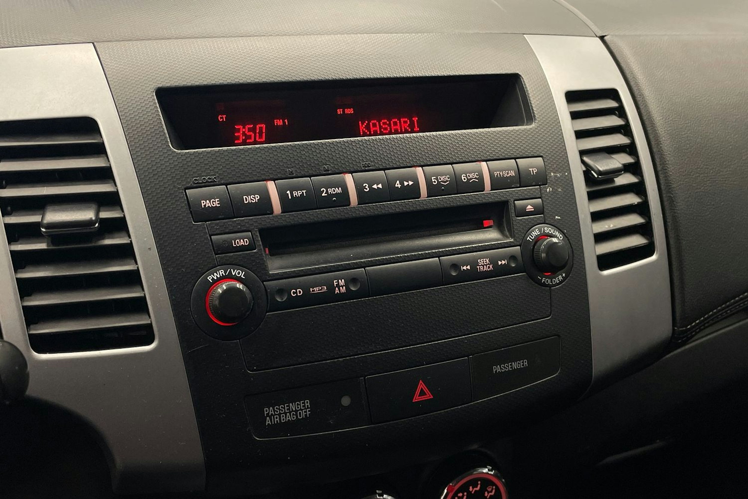 Ruskea (beige) Mitsubishi Outlander 2012 kuva 21.