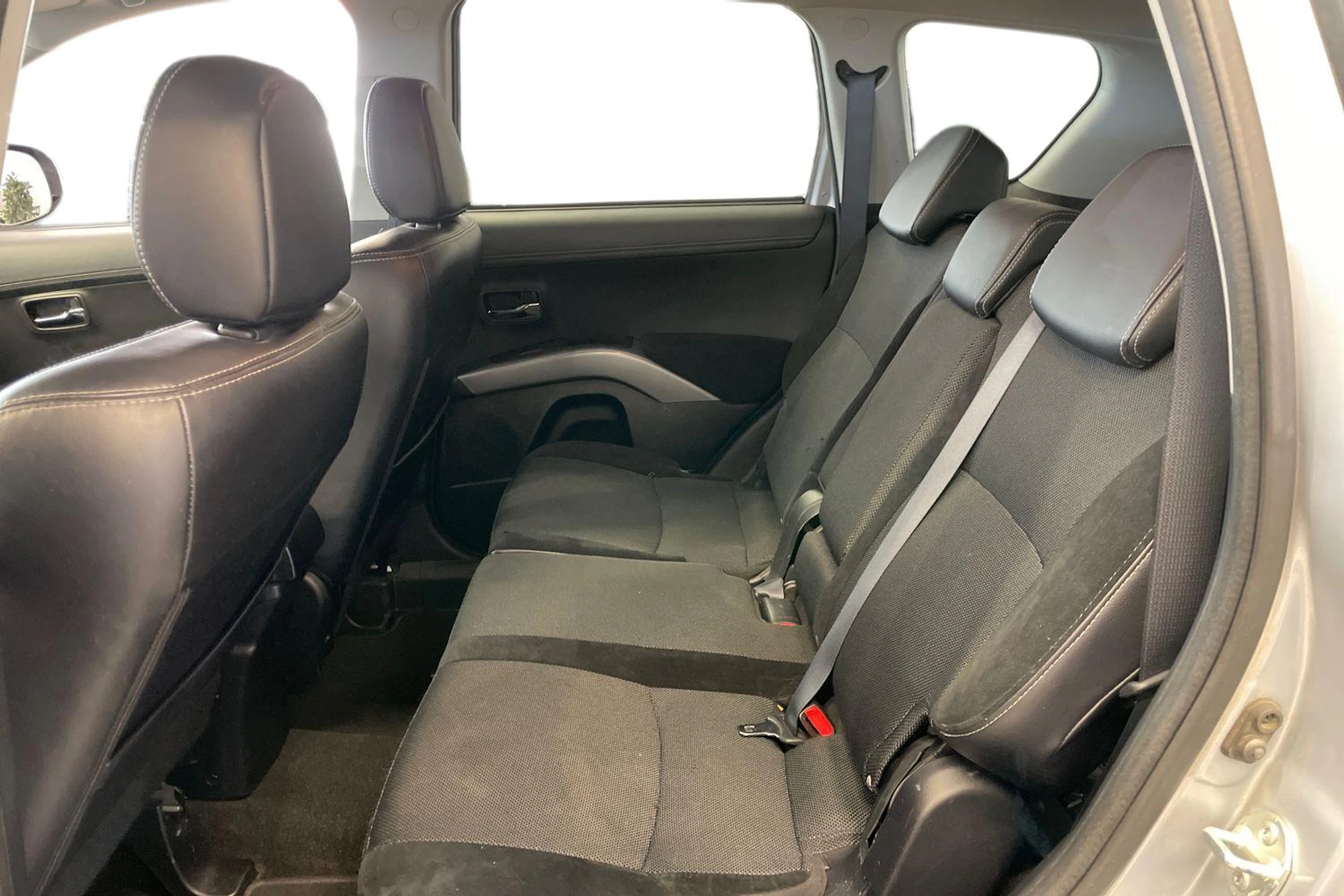 Harmaa Mitsubishi Outlander 2011 kuva 8.