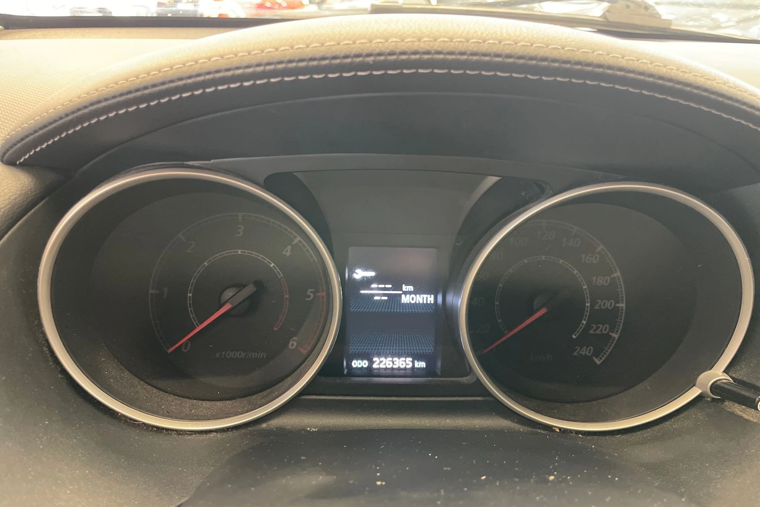 Harmaa Mitsubishi Outlander 2011 kuva 11.