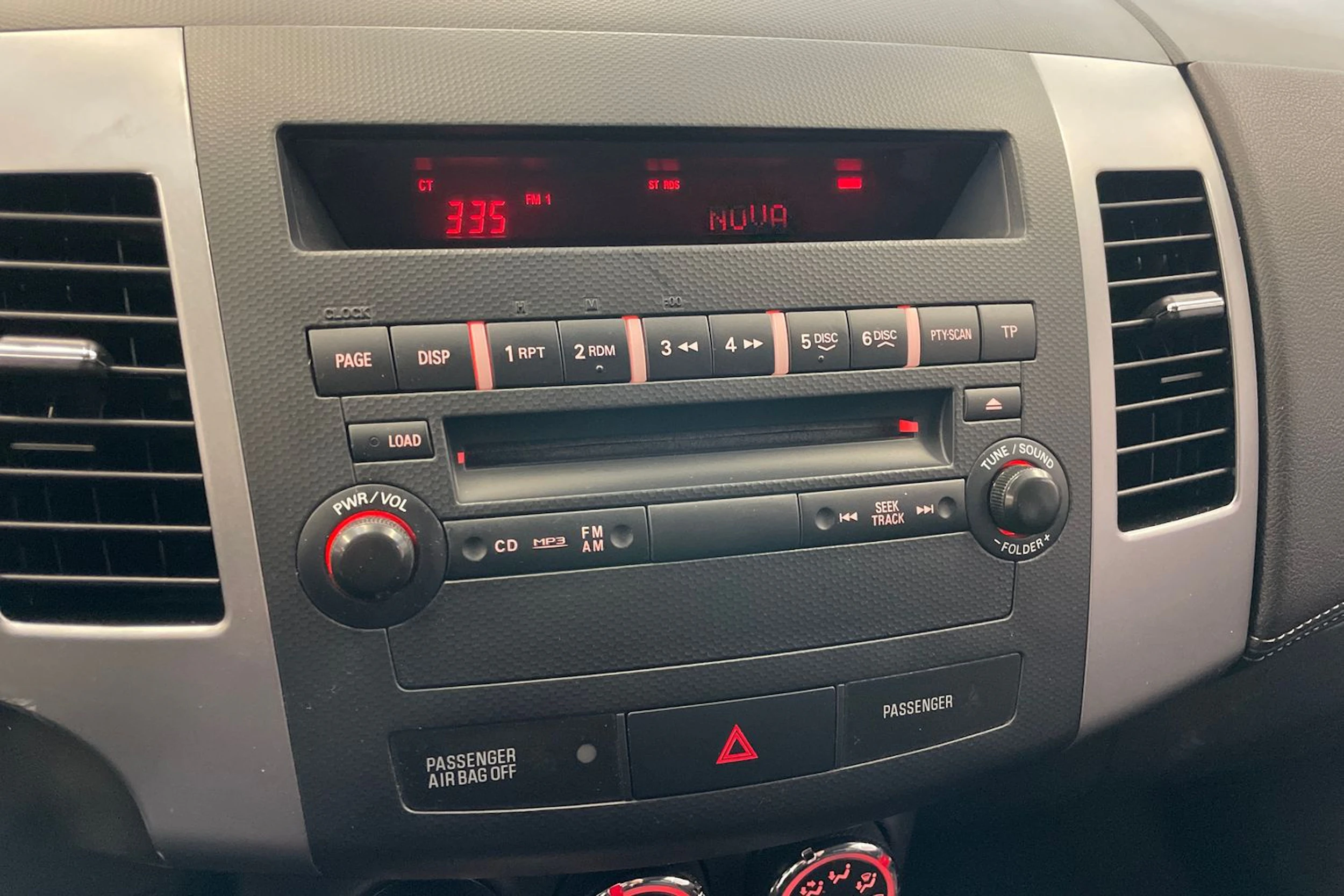 Harmaa Mitsubishi Outlander 2011 kuva 15.