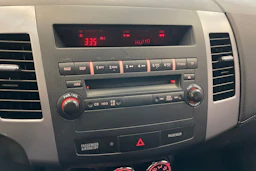 Harmaa Mitsubishi Outlander 2011 kuva 15.