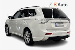valkoinen Mitsubishi Outlander PHEV 2014 kuva 2.