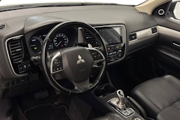 valkoinen Mitsubishi Outlander PHEV 2014 kuva 7.