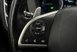 valkoinen Mitsubishi Outlander PHEV 2014 kuva 16.