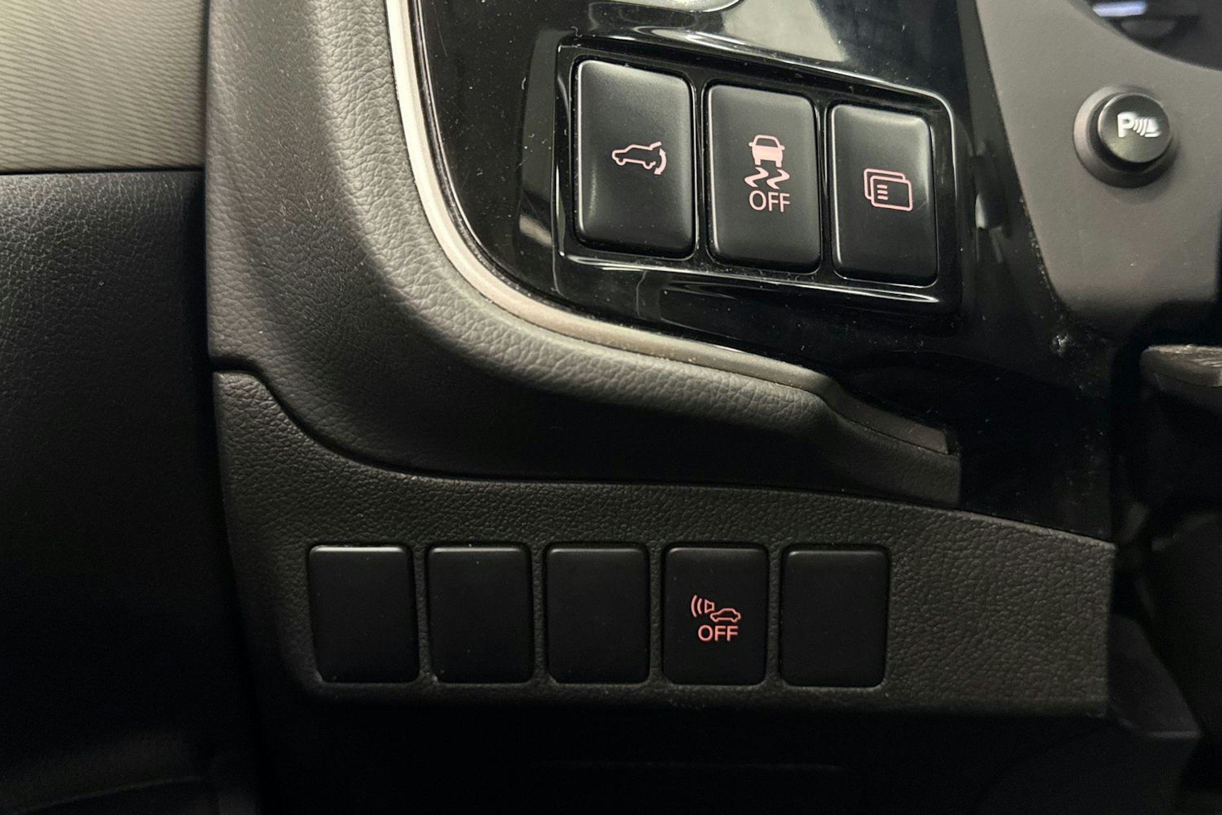 valkoinen Mitsubishi Outlander PHEV 2014 kuva 19.