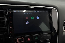 valkoinen Mitsubishi Outlander PHEV 2014 kuva 22.