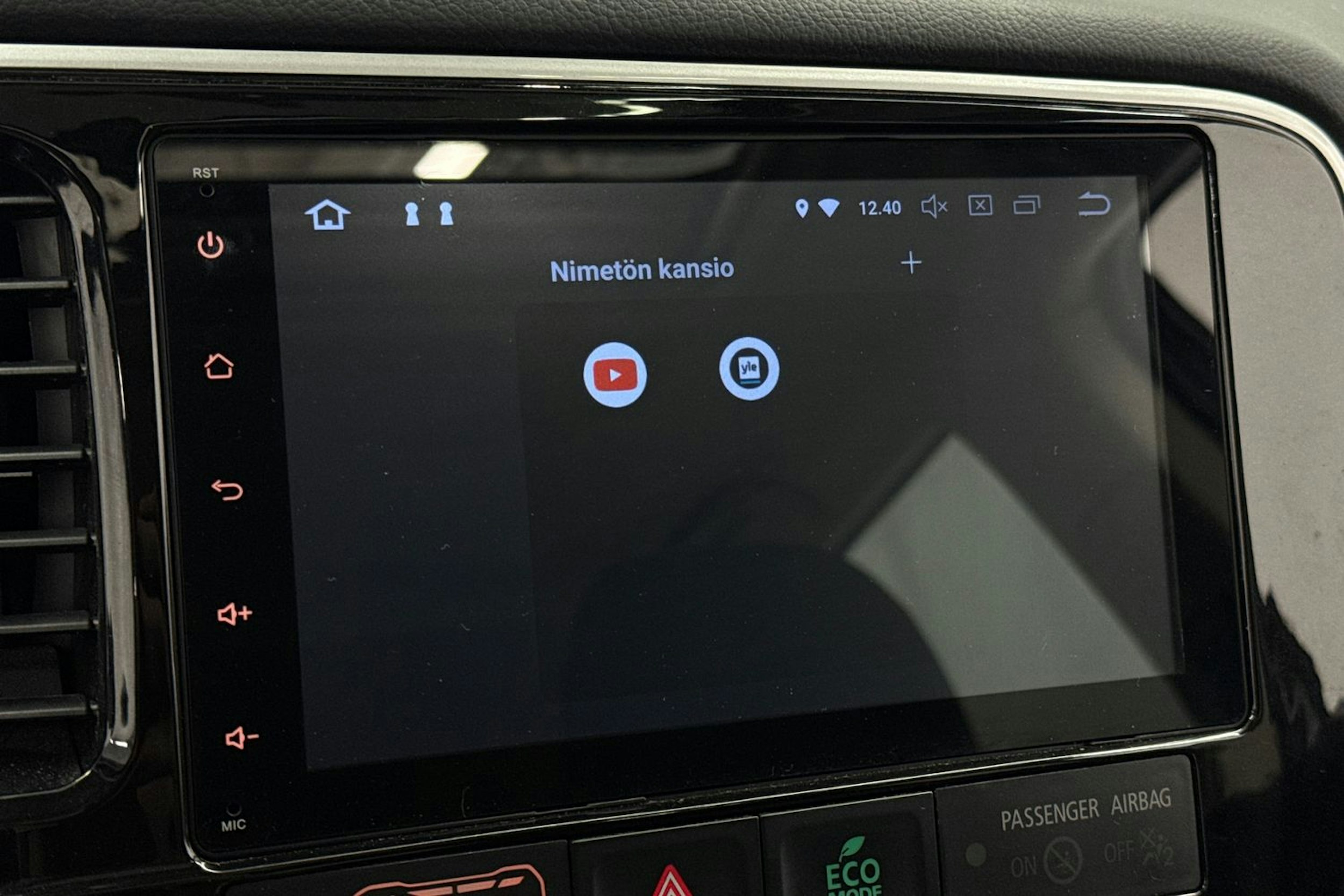 valkoinen Mitsubishi Outlander PHEV 2014 kuva 23.