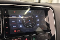 valkoinen Mitsubishi Outlander PHEV 2014 kuva 25.