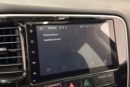 valkoinen Mitsubishi Outlander PHEV 2014 kuva 27.
