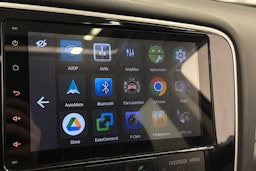 valkoinen Mitsubishi Outlander PHEV 2014 kuva 28.