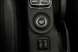 valkoinen Mitsubishi Outlander PHEV 2014 kuva 32.