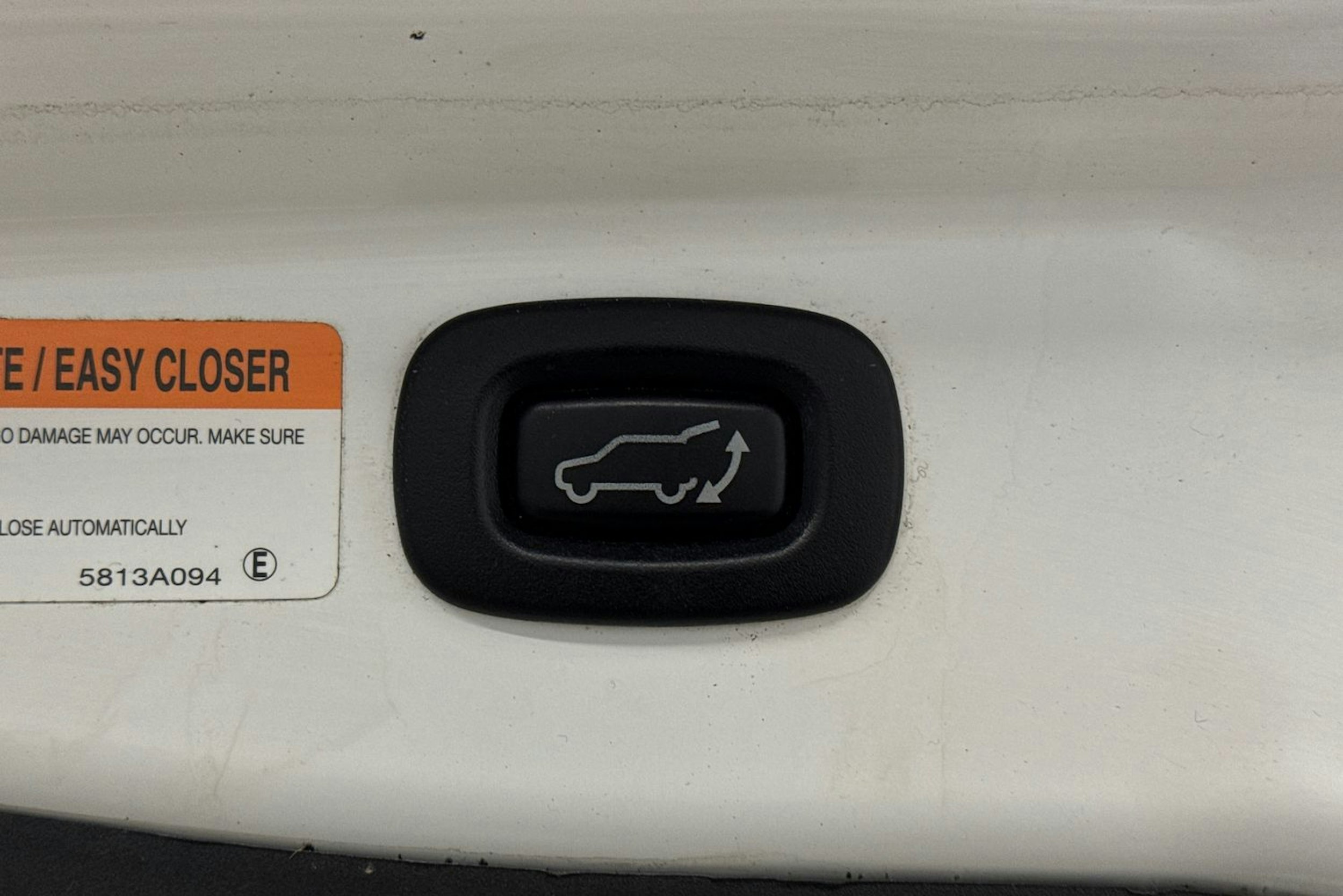 valkoinen Mitsubishi Outlander PHEV 2014 kuva 34.
