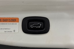 valkoinen Mitsubishi Outlander PHEV 2014 kuva 34.