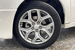 valkoinen Mitsubishi Outlander PHEV 2014 kuva 35.