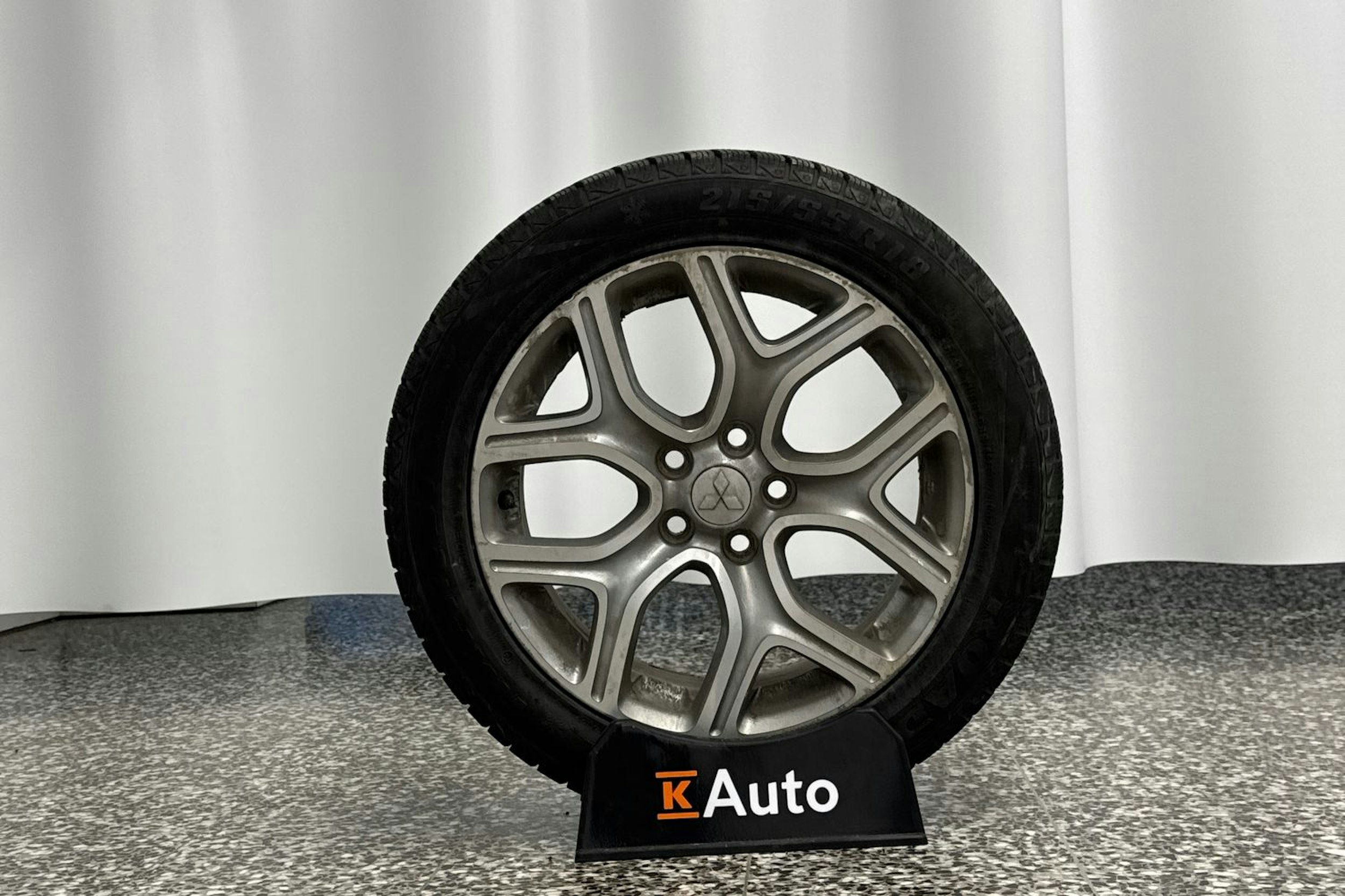 valkoinen Mitsubishi Outlander PHEV 2014 kuva 37.