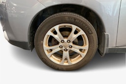 Harmaa Mitsubishi Outlander 2013 kuva 9.