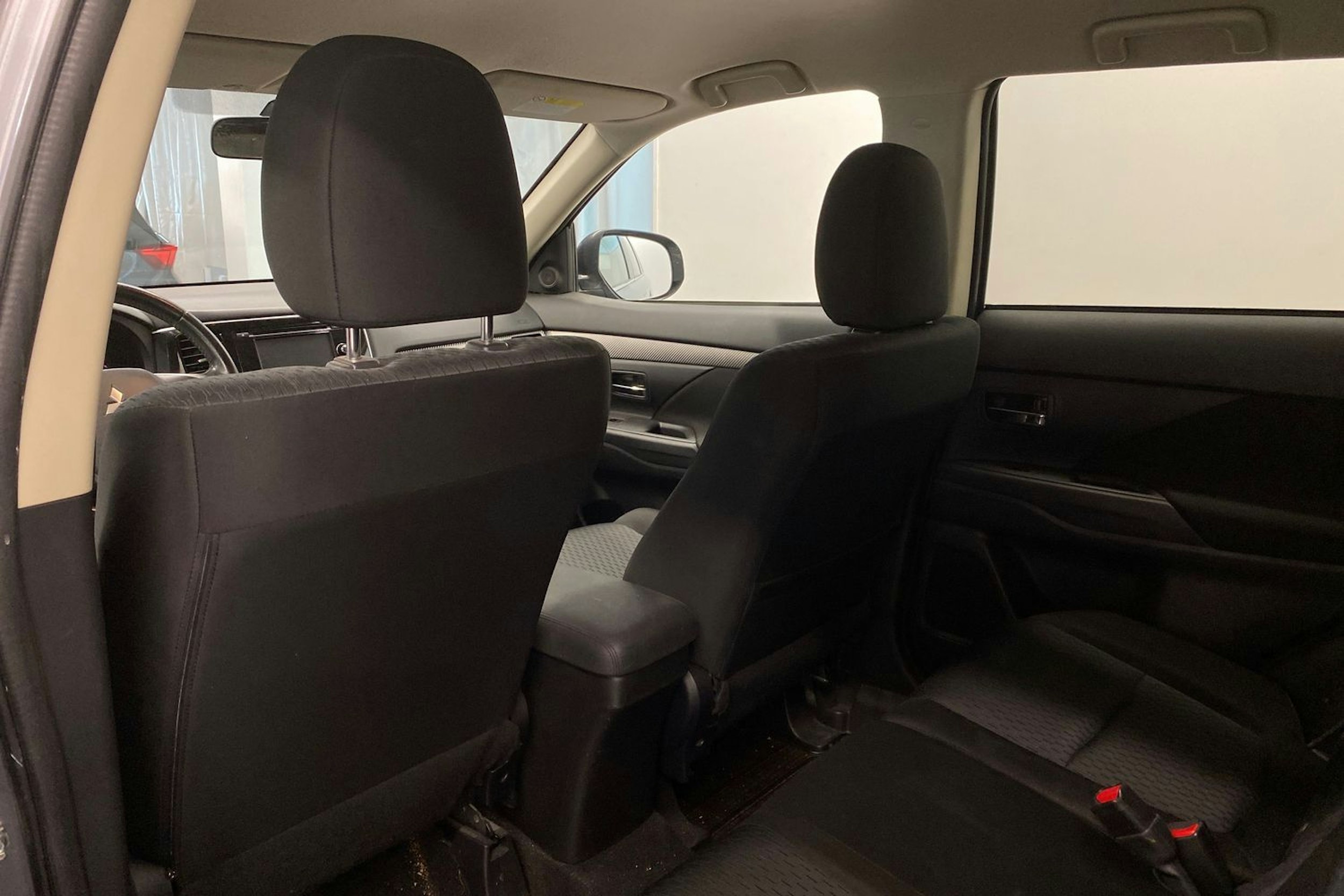 Harmaa Mitsubishi Outlander 2013 kuva 11.