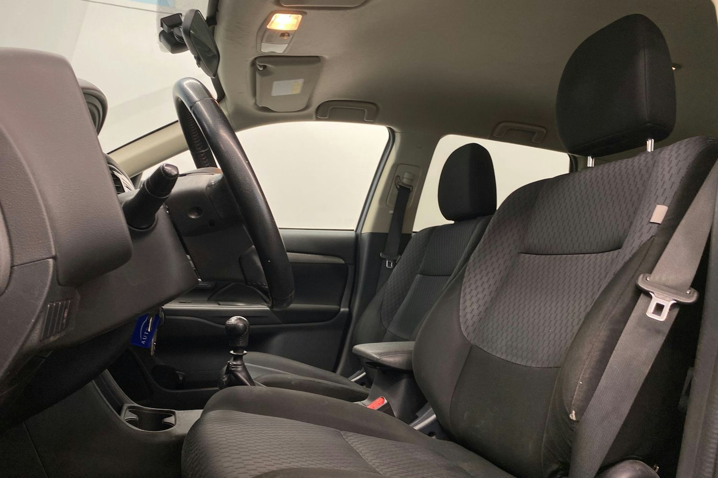 Harmaa Mitsubishi Outlander 2013 kuva 12.