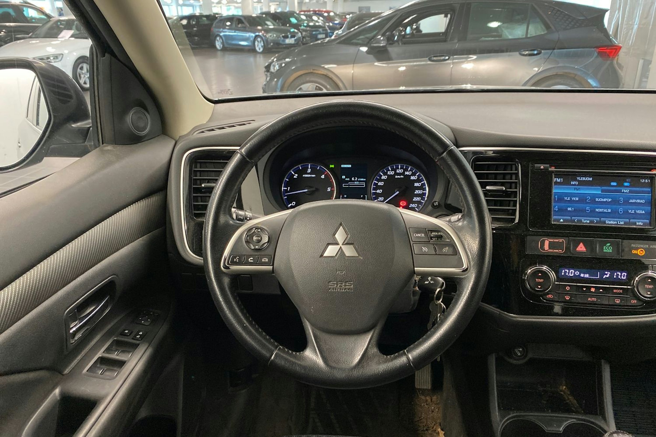 Harmaa Mitsubishi Outlander 2013 kuva 13.