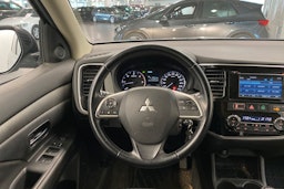 Harmaa Mitsubishi Outlander 2013 kuva 13.