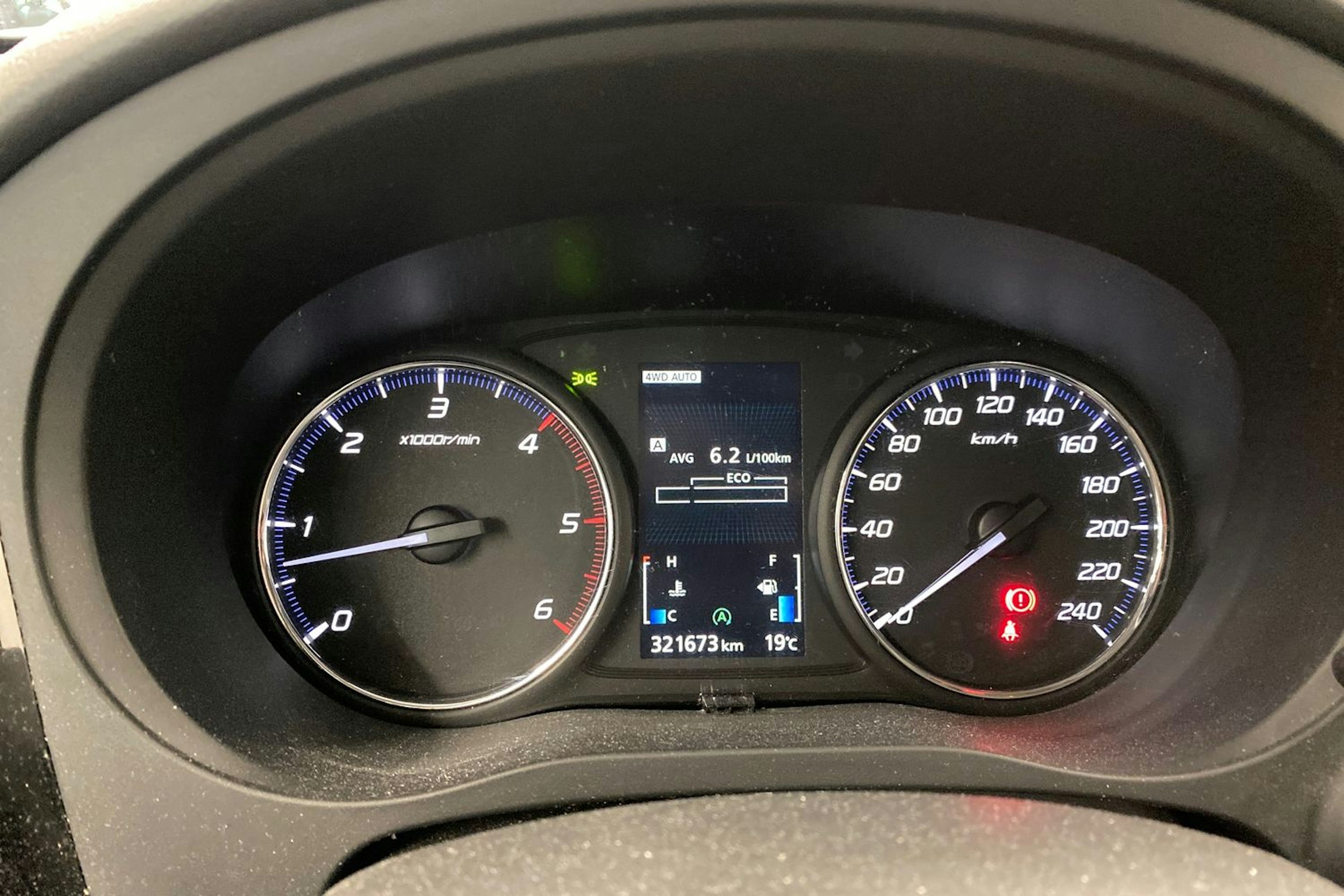 Harmaa Mitsubishi Outlander 2013 kuva 14.