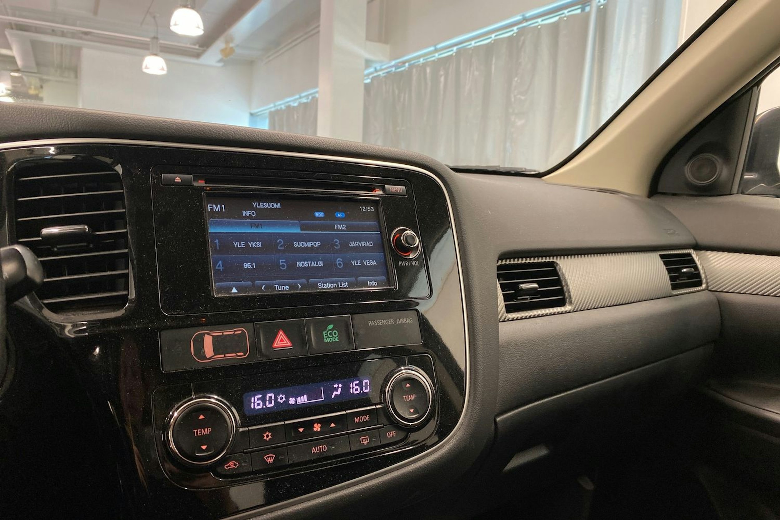 Harmaa Mitsubishi Outlander 2013 kuva 19.