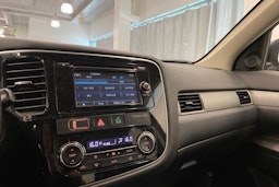 Harmaa Mitsubishi Outlander 2013 kuva 19.