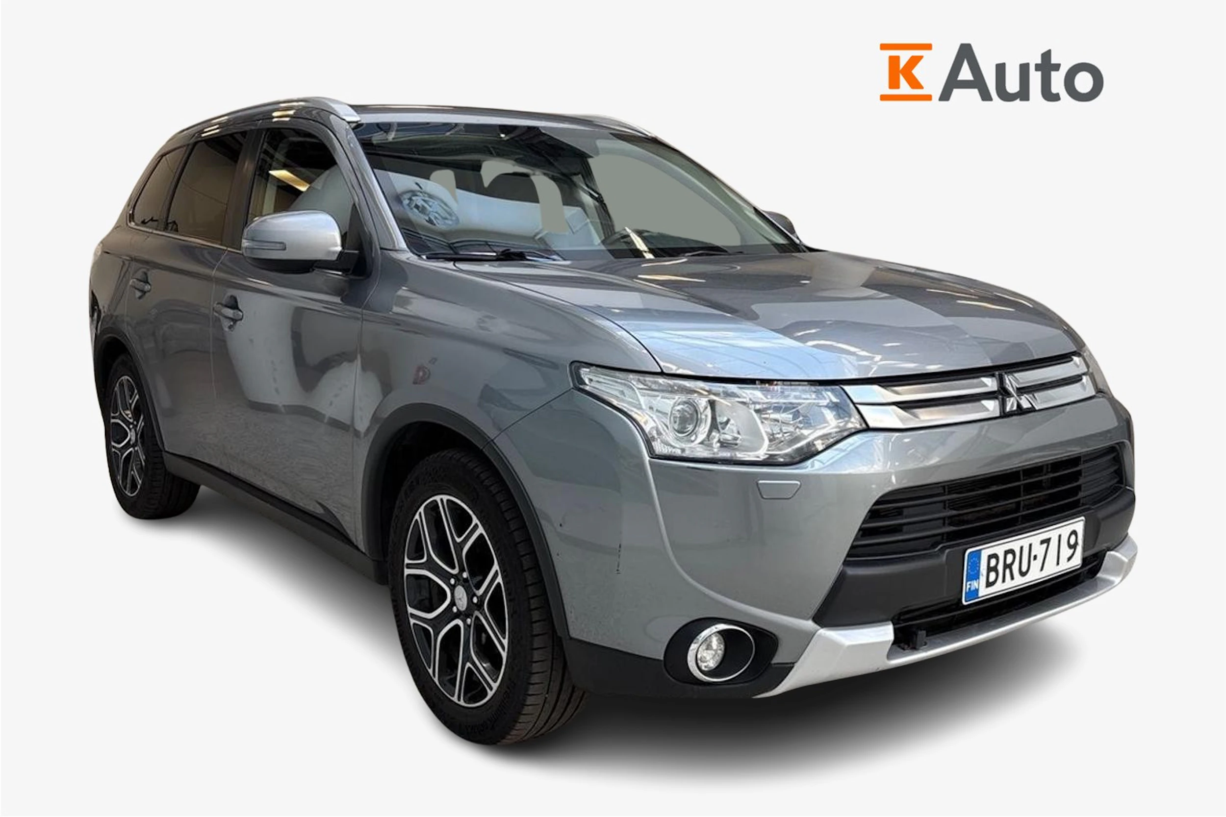 Harmaa Mitsubishi Outlander 2014 kuva 1.