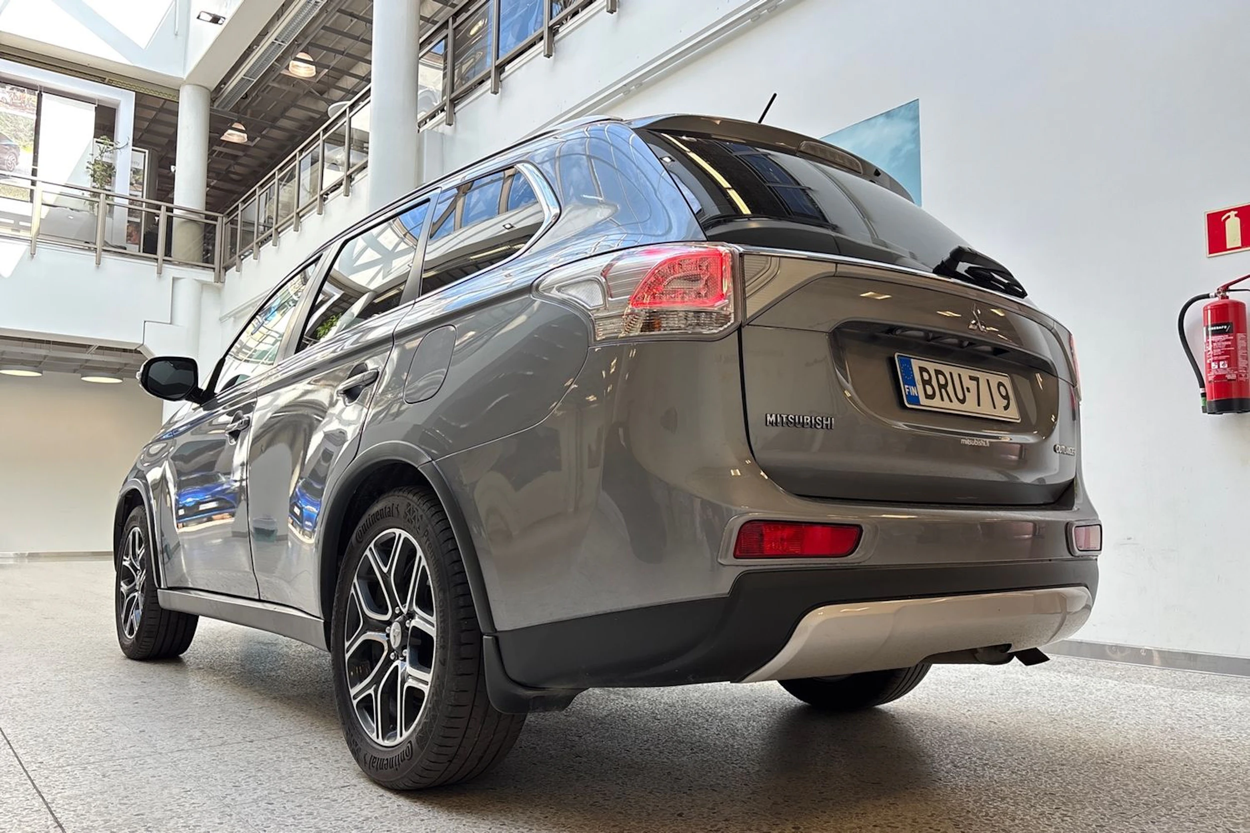 Harmaa Mitsubishi Outlander 2014 kuva 12.