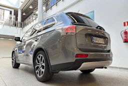 Harmaa Mitsubishi Outlander 2014 kuva 12.