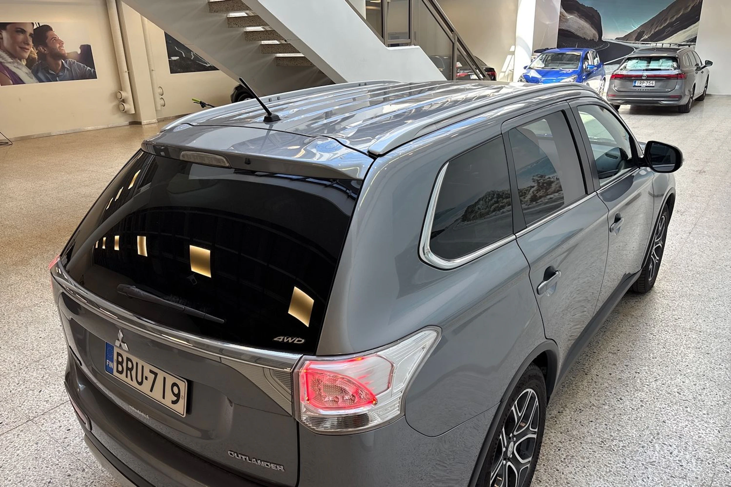 Harmaa Mitsubishi Outlander 2014 kuva 13.