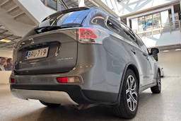 Harmaa Mitsubishi Outlander 2014 kuva 14.