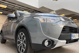 Harmaa Mitsubishi Outlander 2014 kuva 16.
