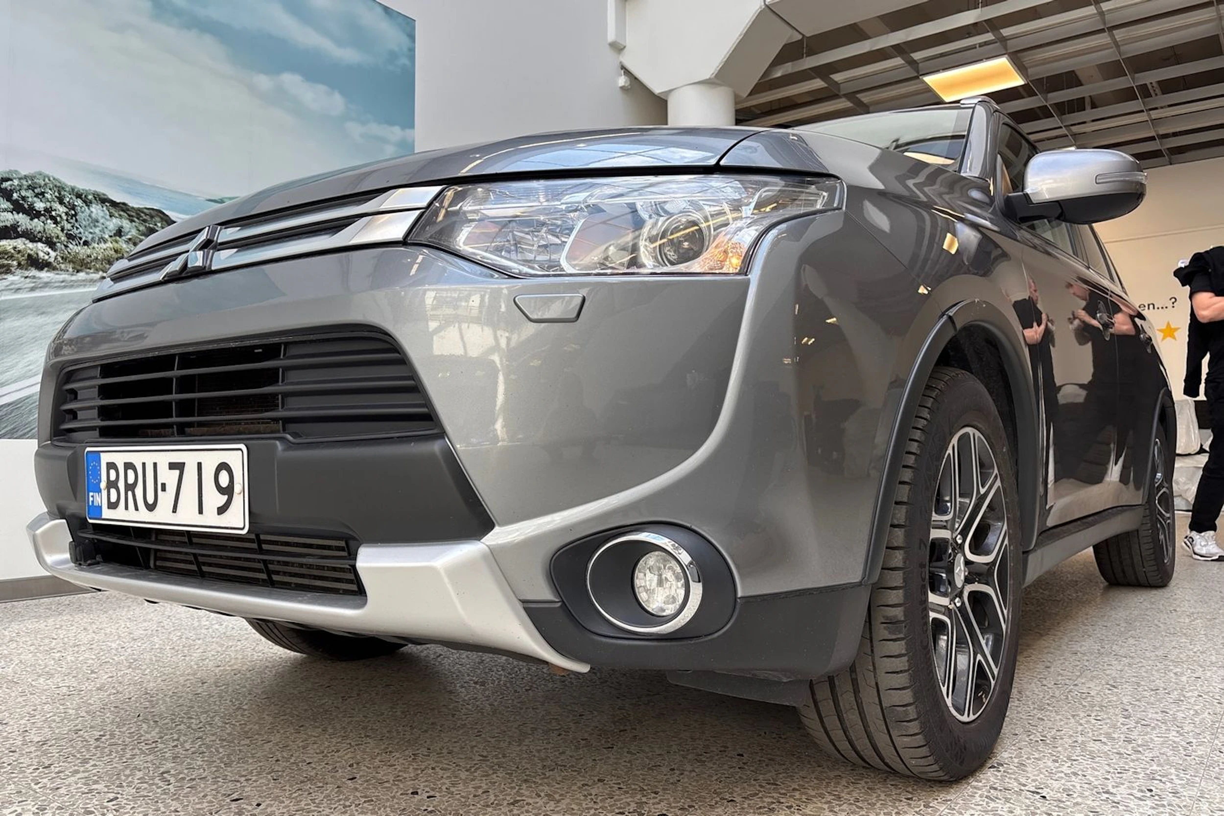 Harmaa Mitsubishi Outlander 2014 kuva 18.