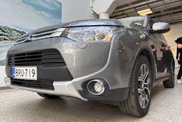 Harmaa Mitsubishi Outlander 2014 kuva 18.
