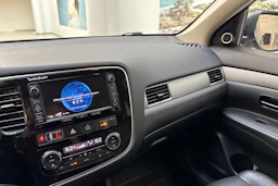 Harmaa Mitsubishi Outlander 2014 kuva 22.