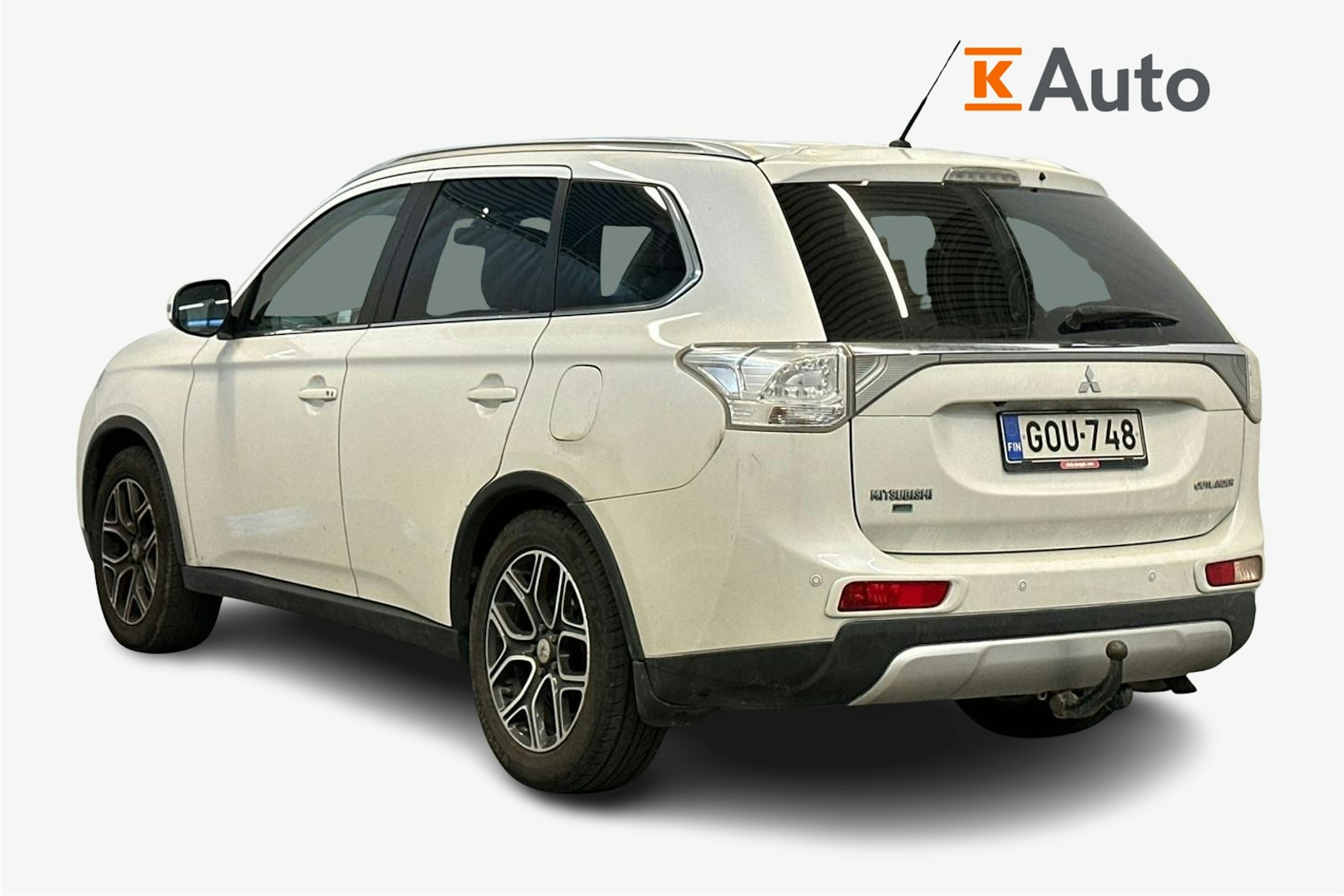 valkoinen Mitsubishi Outlander 2014 kuva 2.