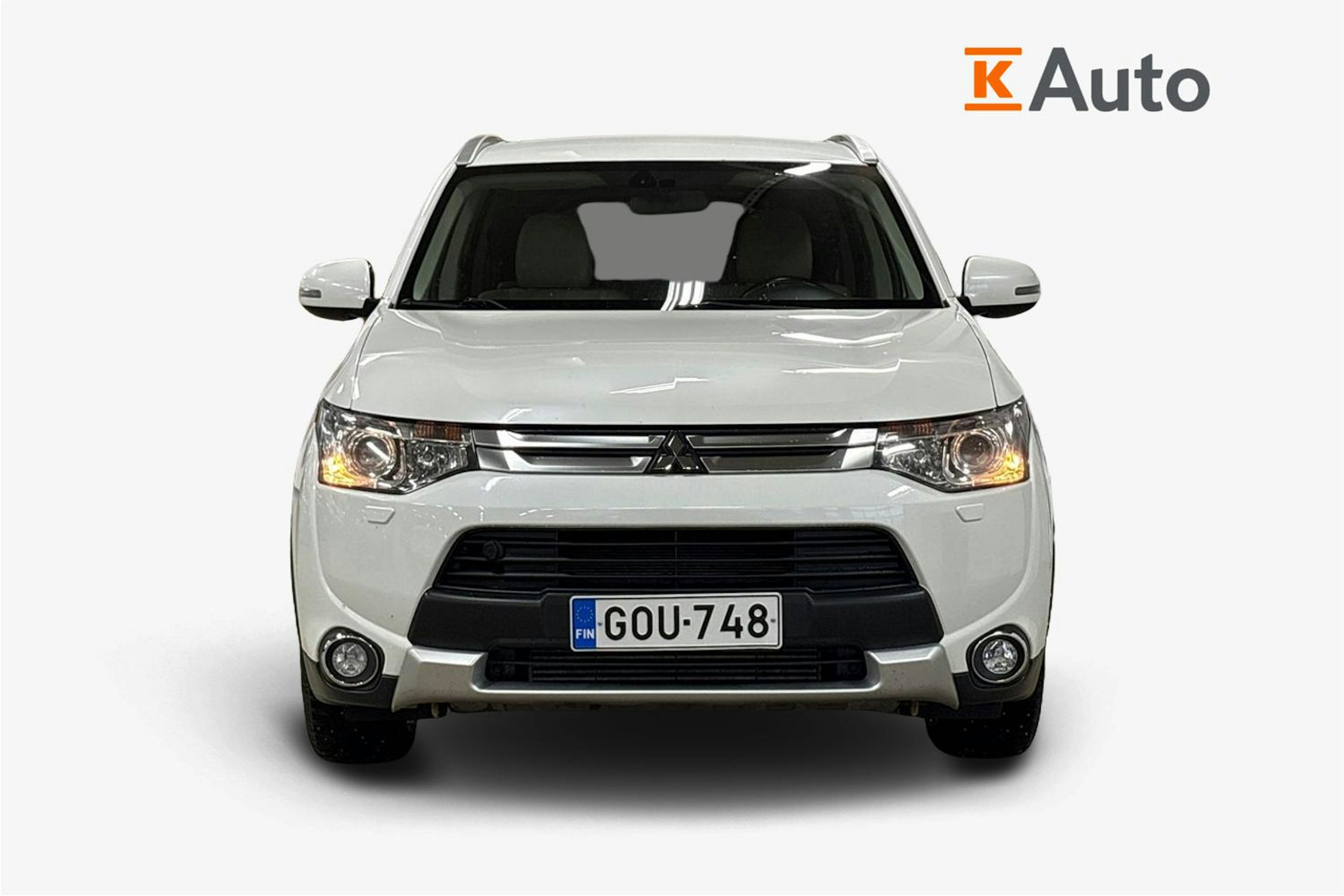 Valkoinen Mitsubishi Outlander 2014 kuva 5.