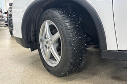 Valkoinen Mitsubishi Outlander 2014 kuva 13.