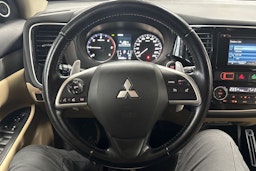 Valkoinen Mitsubishi Outlander 2014 kuva 14.