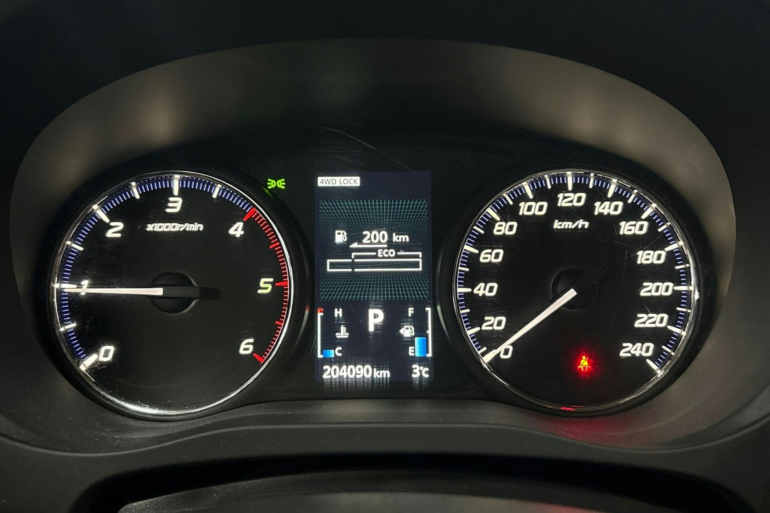 Valkoinen Mitsubishi Outlander 2014 kuva 15.