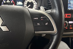 Valkoinen Mitsubishi Outlander 2014 kuva 17.